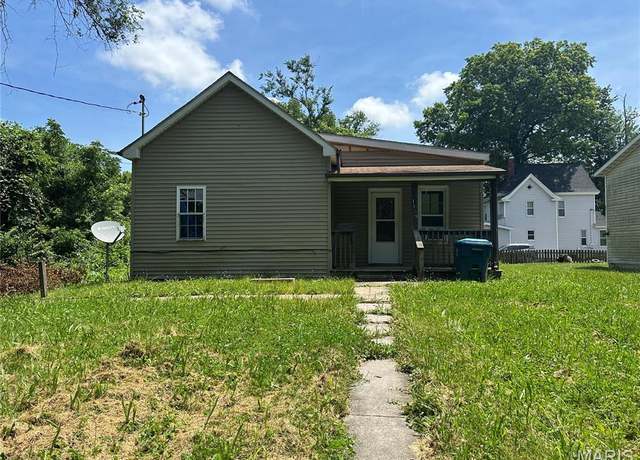Property at 1409 Monroe St, Alton, IL 62002, 3 beds, 1 bath
