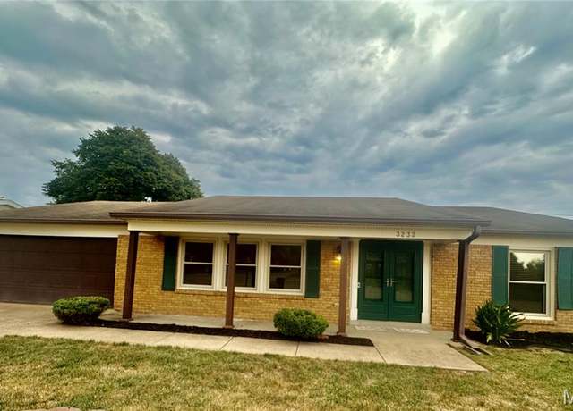 Property at 3232 West Blvd, Belleville, IL 62221, 3 beds, 2 baths