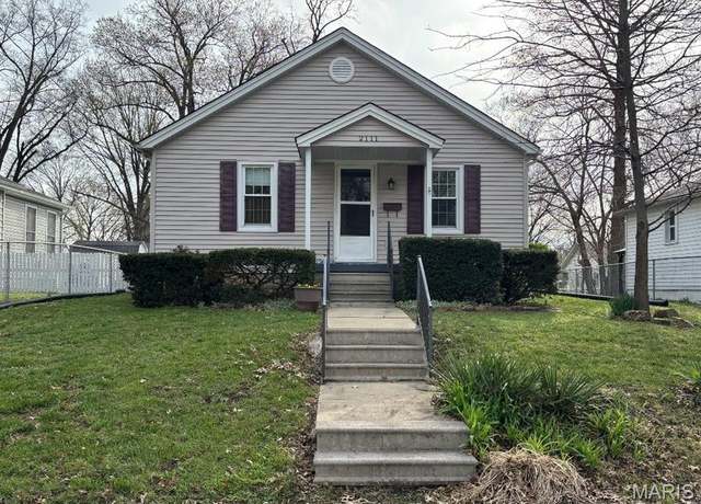 Property at 2111 Orchard Blvd, Alton, IL 62002, 3 beds, 1 bath