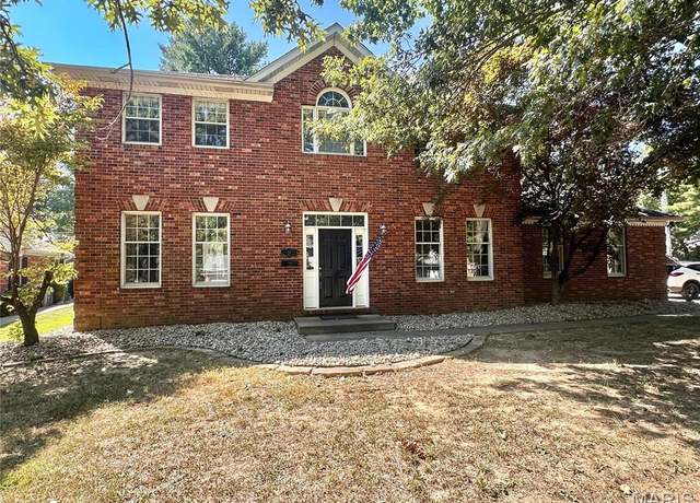Property at 12 Pebble Hill Dr, Belleville, IL 62223, 4 beds, 2.5 baths