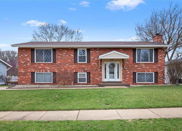 Property at 916 Queensbridge Rd, Manchester, MO 63021, 4 beds, 3 baths