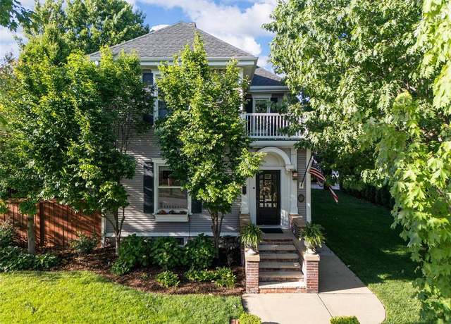Property at 540 Monroe St, St Charles, MO 63301, 4 beds, 2.5 baths