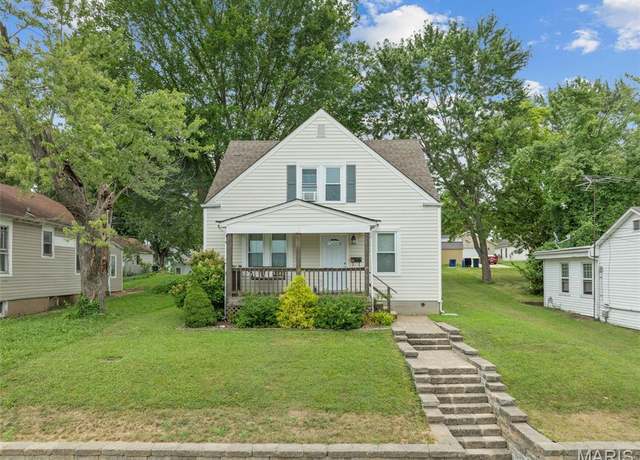 Property at 310 Fair St, Washington, MO 63090, 4 beds, 2 baths