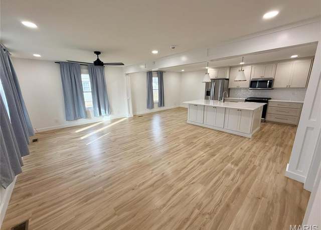 Property at 1400 S Jackson St, Salem, MO 65560, 3 beds, 2 baths