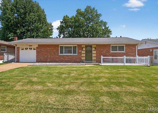 Property at 322 Charing Ln, Mehlville, MO 63125, 3 beds, 2 baths