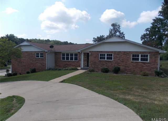 Property at 2006 Holloway Dr, Poplar Bluff, MO 63901, 4 beds, 3 baths