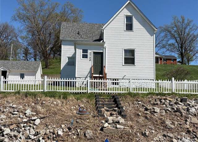 Property at 2708 Old State Route 3, Columbia, IL 62236, 3 beds, 2 baths