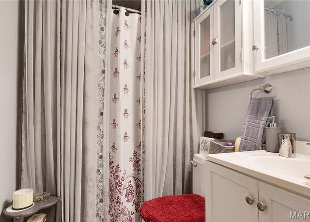 Property at 5226 Chippendale Ln, Imperial, MO 63052, 6 beds, 3 baths