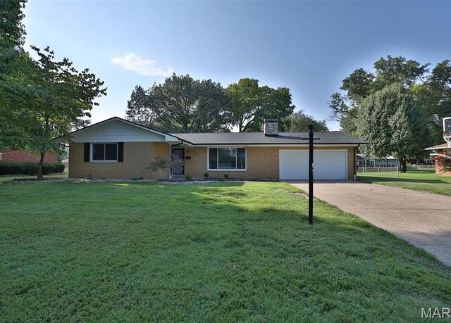 Property at 2455 Waterman Ave, Granite City, IL 62040, 4 beds, 2.5 baths