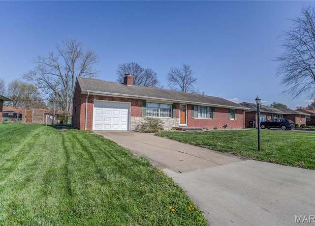 Property at 5507 Ladue Dr, Godfrey, IL 62035, 2 beds, 2 baths