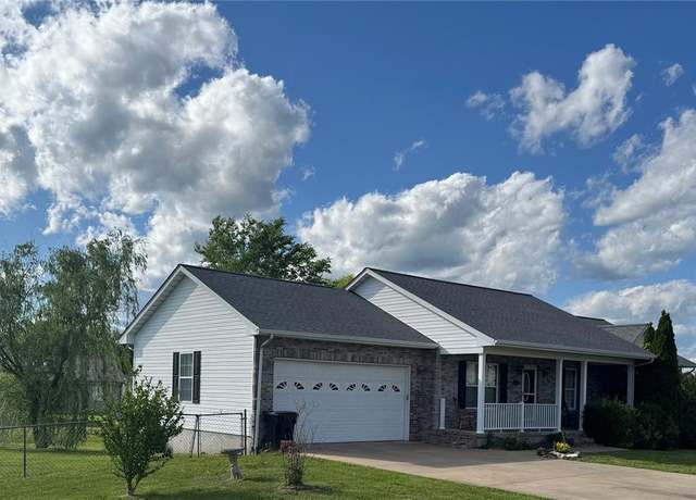 Property at 96 Fox Dr, Farmington, MO 63640, 5 beds, 3 baths