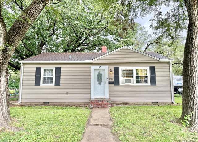 Property at 3212 Rodger Ave, Granite City, IL 62040, 3 beds, 1 bath