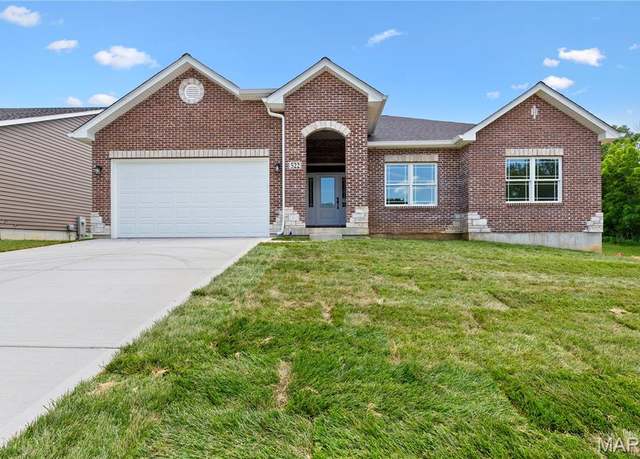 Property at 522 Dove Dr, St Charles, MO 63301, 3 beds, 2.5 baths