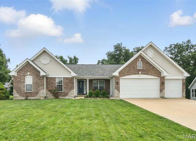 Property at 1901 Iron Mountain Dr, Festus, MO 63028, 4 beds, 3 baths