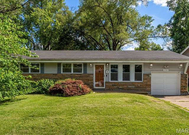 Property at 2418 Castle Dr, St Louis, MO 63136, 3 beds, 2 baths