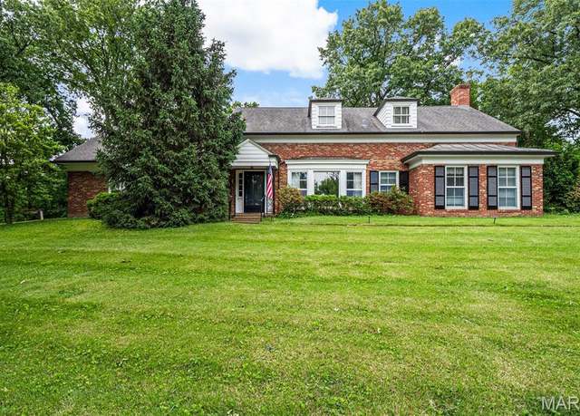 Property at 7 Robin Hill Ln, Ladue, MO 63124, 2 beds, 2 baths