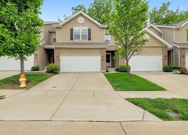 Property at 32 Loris Ln, St Charles, MO 63303, 3 beds, 2.5 baths