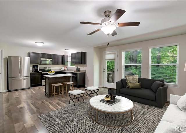 Property at 32 Loris Ln, St Charles, MO 63303, 3 beds, 2.5 baths