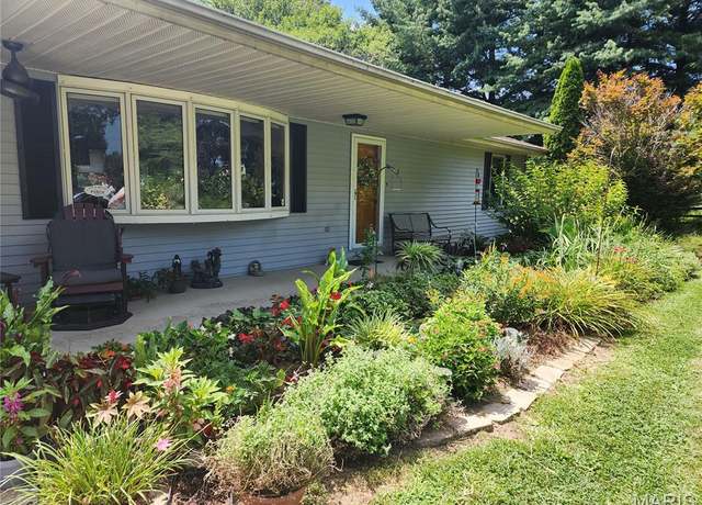 Property at 5964 Renken Rd, Dorsey, IL 62021, 4 beds, 3 baths