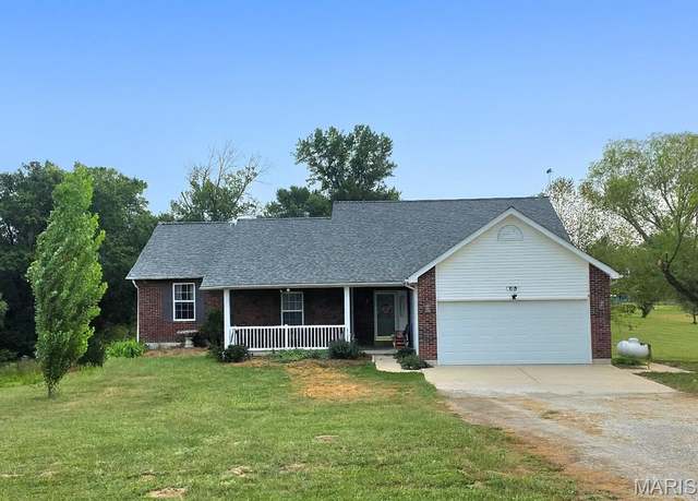 Property at 66 Hillview Ln, Troy, MO 63379, 3 beds, 2 baths
