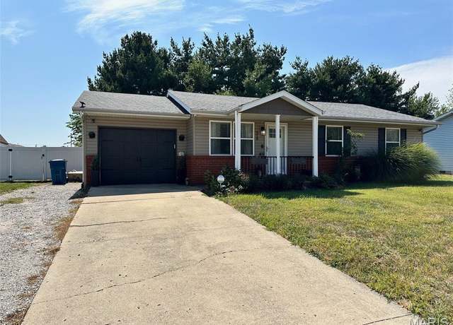 Property at 518 Buckeye Dr, Troy, IL 62294, 3 beds, 1 bath