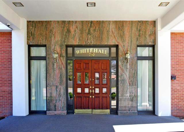 Property at 710 S Hanley Rd Unit 18A, Clayton, MO 63105, 3 beds, 3.5 baths