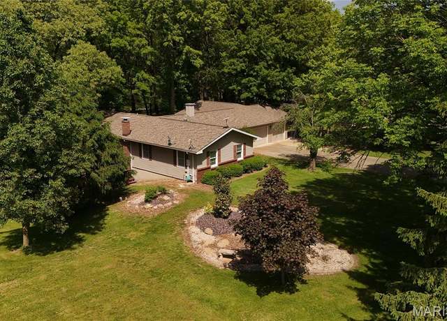 Property at 20 Denzel Dr, Greenville, IL 62246, 4 beds, 4 baths