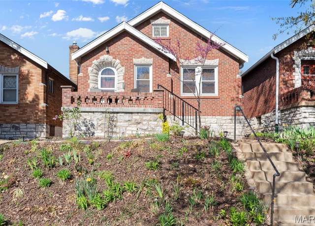 Property at 3611 Oak Hill Ave, St Louis, MO 63116, 2 beds, 2 baths