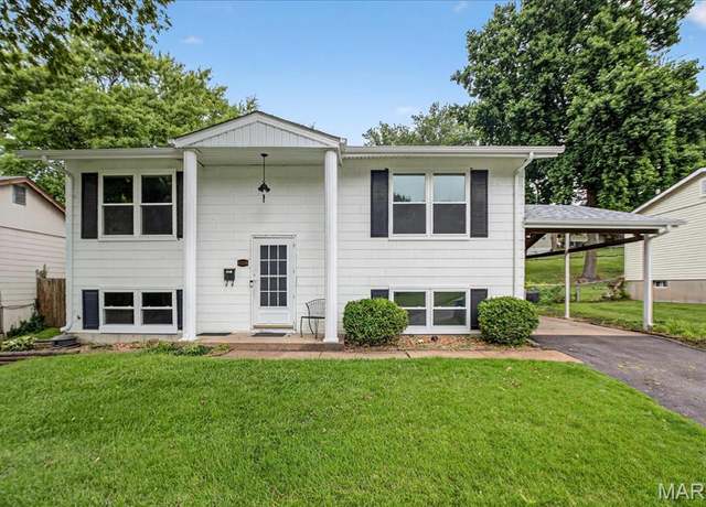 Property at 5328 Ville Rosa Ln, Hazelwood, MO 63042, 3 beds, 1.5 baths