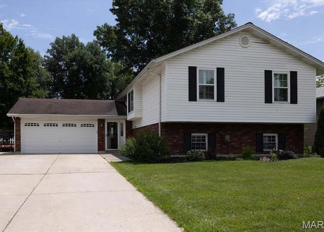 Property at 1715 Foxglove Dr, St Charles, MO 63303, 4 beds, 3 baths