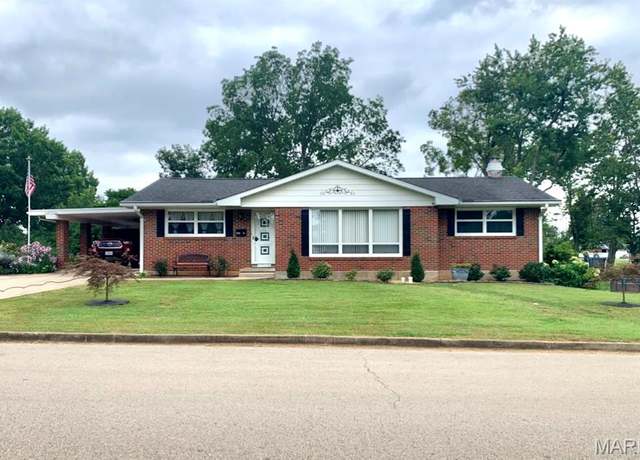 Property at 134 Pine St, Farmington, MO 63640, 3 beds, 1.5 baths