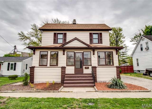 Property at 306 E Carpenter St, Jerseyville, IL 62052, 3 beds, 2 baths