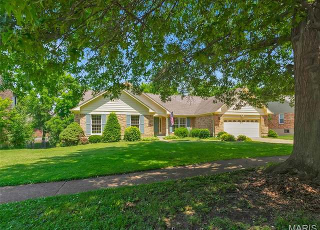 Property at 4651 Grandcastle Dr, Mehlville, MO 63128, 3 beds, 3 baths
