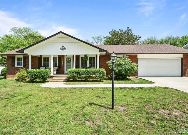Property at 1522 S Oakland Ave, Bolivar, MO 65613, 3 beds, 2 baths
