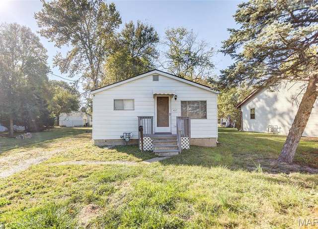 Property at 657 N 39th St, Belleville, IL 62226, 2 beds, 1 bath
