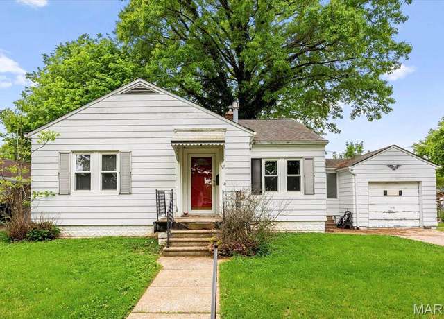 Property at 911 Forest Ave, Belleville, IL 62220, 2 beds, 1 bath