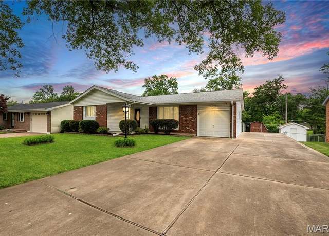 Property at 1968 Centurion Dr, Fenton, MO 63026, 3 beds, 2.5 baths
