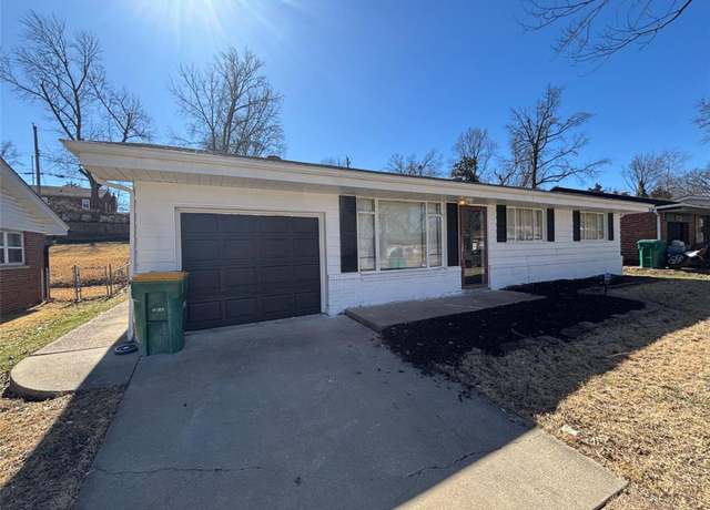 Property at 924 Marias Dr, St Louis, MO 63137, 3 beds, 2 baths