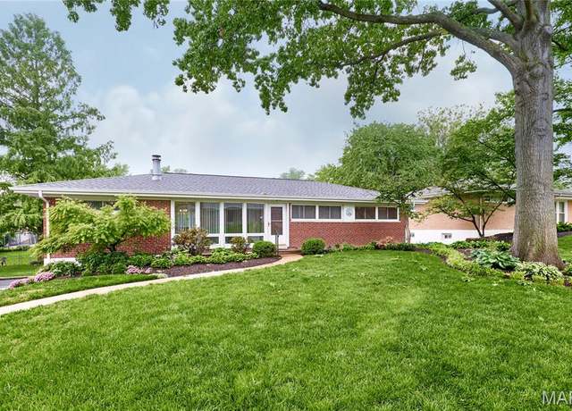 Property at 8813 Red Oak Dr, St Louis, MO 63126, 3 beds, 3 baths