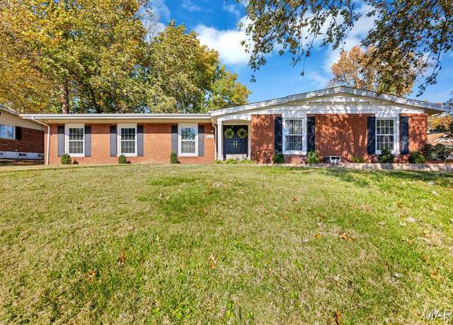 Property at 834 Westwood Dr, Ballwin, MO 63011, 3 beds, 2 baths