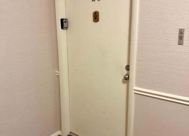 Property at 10367 Oxford Hill Dr #26, St Louis, MO 63146, 2 beds, 2 baths