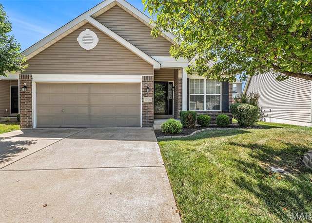 Property at 1708 Prestshire Dr, Fenton, MO 63026, 3 beds, 3 baths
