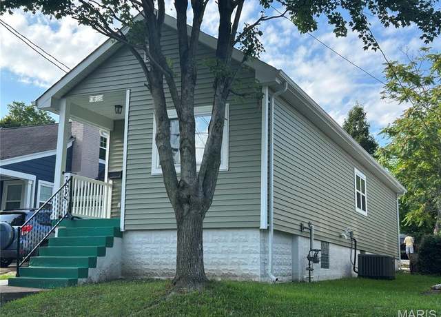 Property at 7638 Weaver Ave, Maplewood, MO 63143, 2 beds, 1 bath