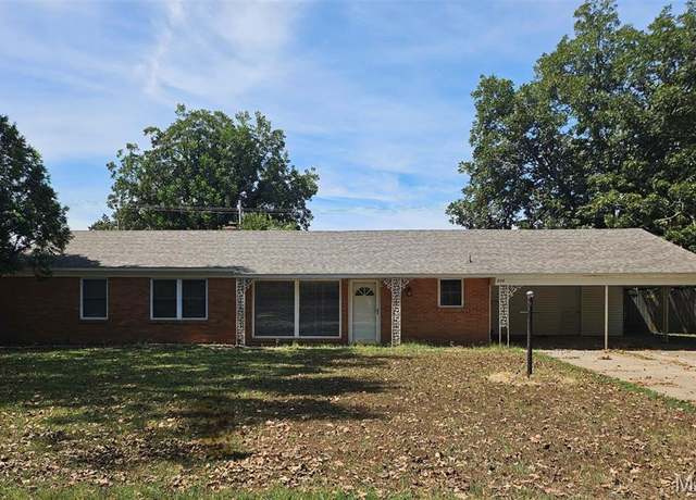 Property at 205 W Linden Cir, Kennett, MO 63857, 3 beds, 2.5 baths