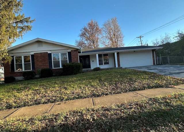 Property at 5220 Delcastle Dr, Florissant, MO 63034, 3 beds, 2.5 baths