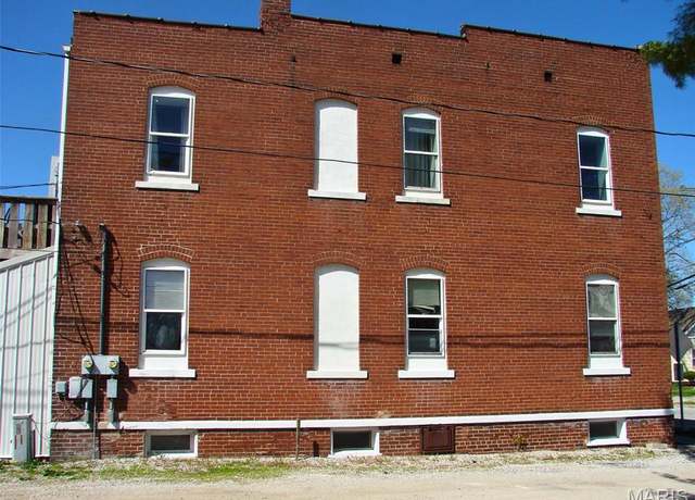 Property at 111 N Poplar St, Mount Olive, IL 62069, 3 beds, 2 baths