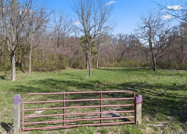 Property at 17 Greens Bottom Rd, St Charles, MO 63304