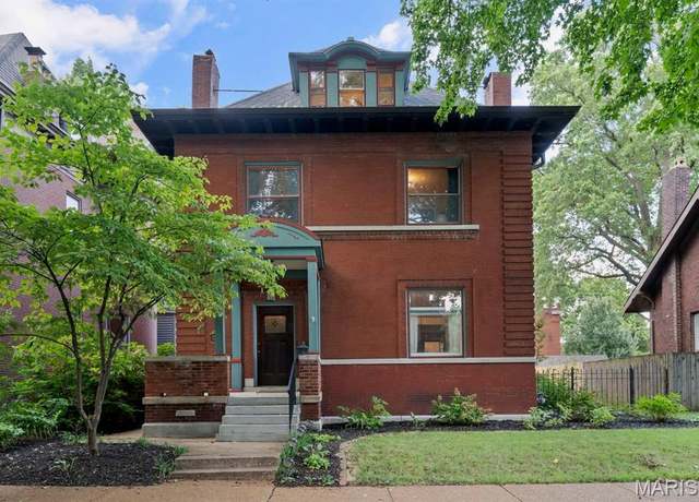 Property at 2909 Accomac St, St Louis, MO 63104, 4 beds, 2.5 baths