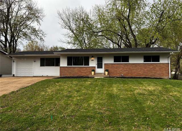 Property at 1022 Briarbrae Dr, St Louis, MO 63138, 3 beds, 1.5 baths
