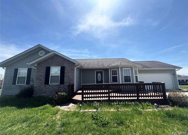 Property at 18410 Charity Dr, Dixon, MO 65459, 4 beds, 3 baths